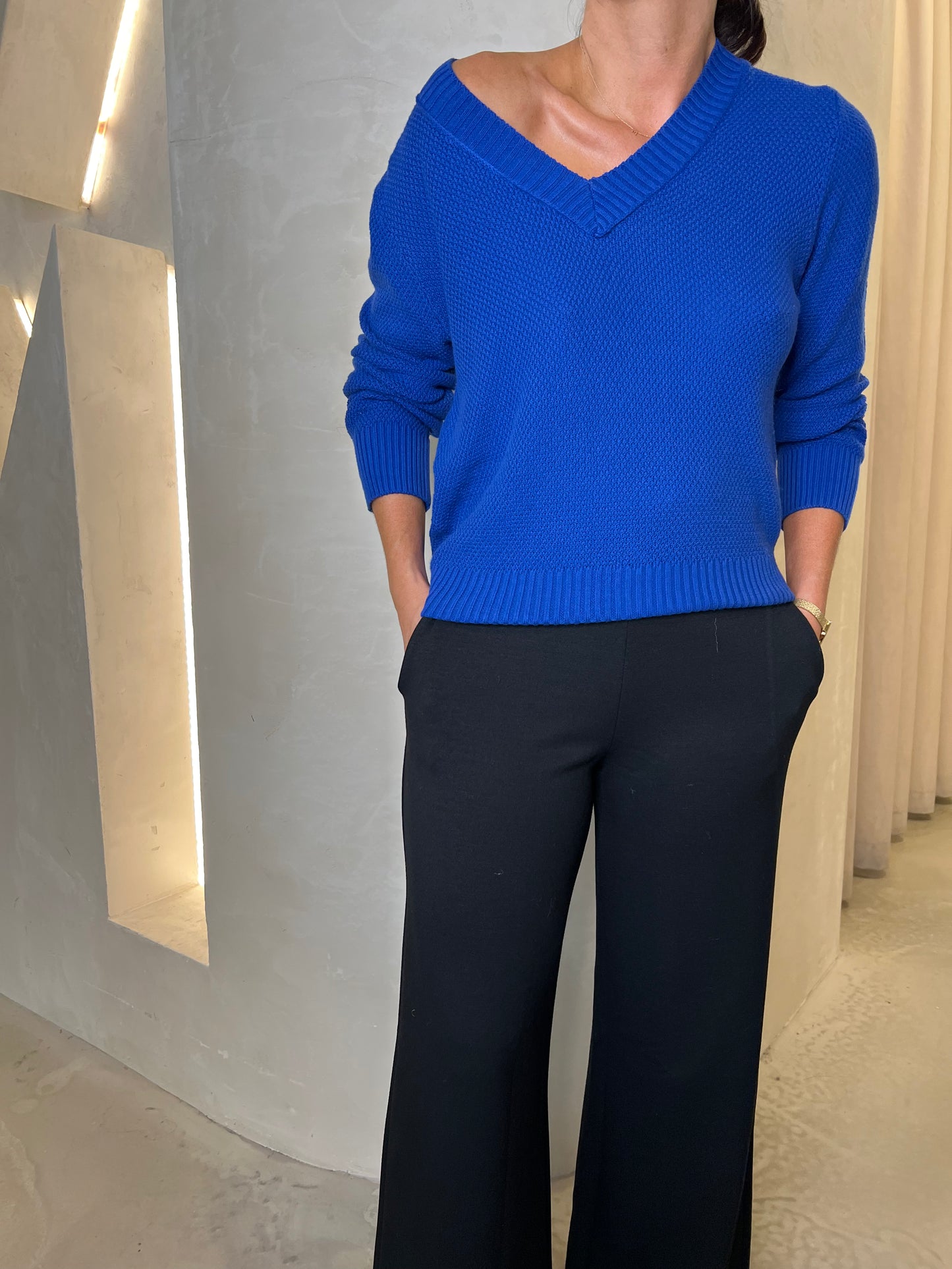 HONEYCOMB V NECK SWEATER - ULTRA MARINE