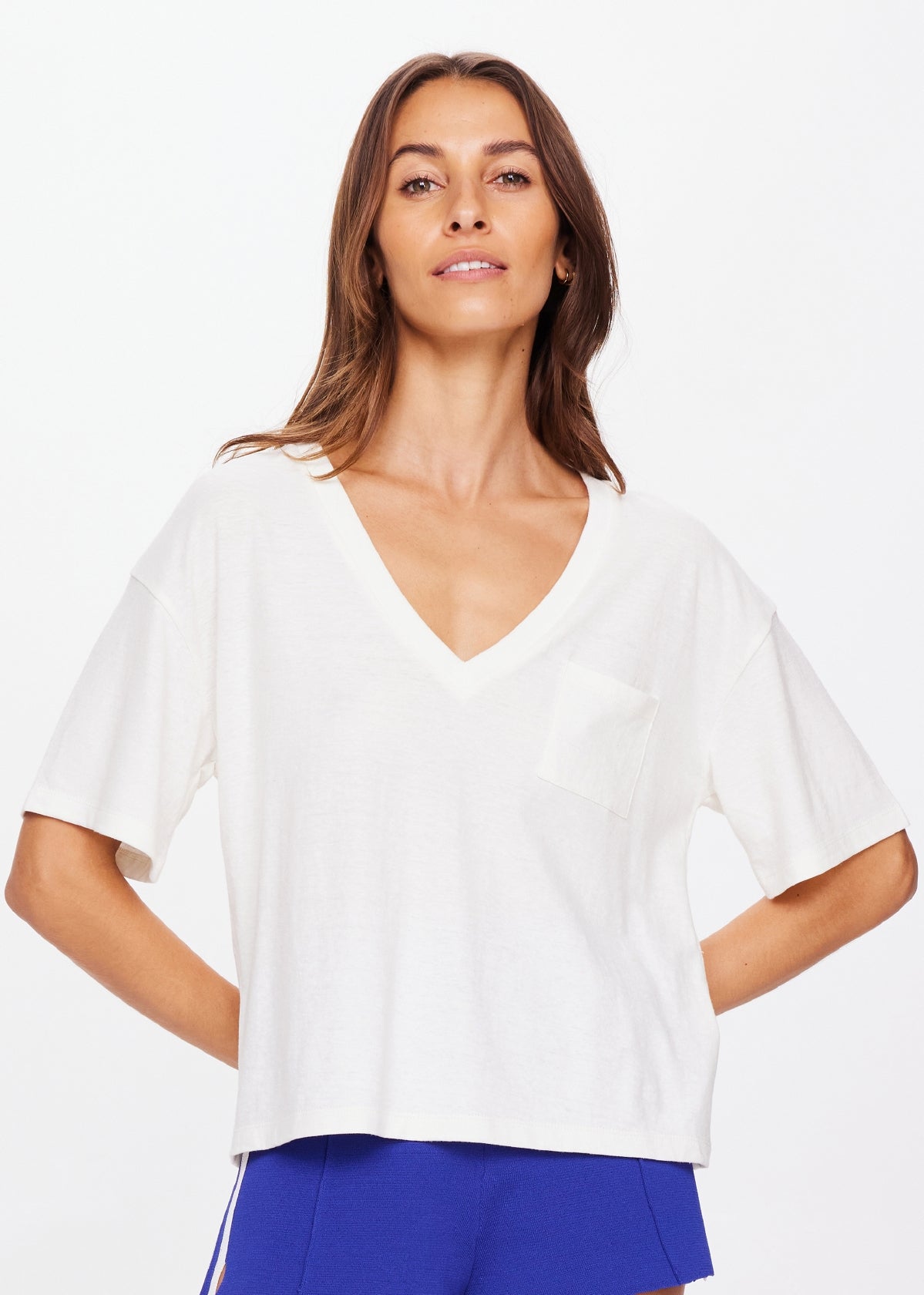 *PREORDER* ELINA V NECK TEE - WHITE