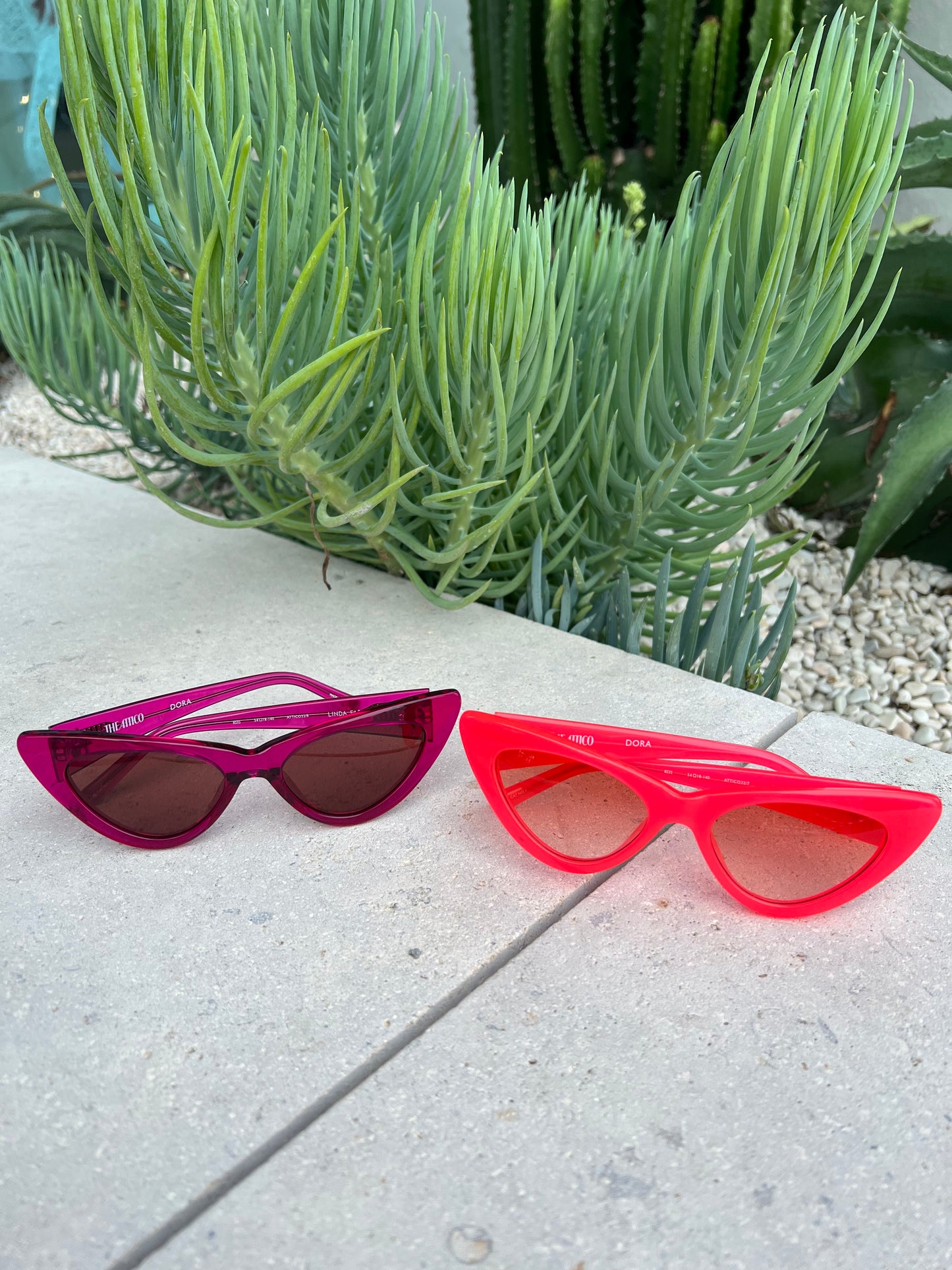 DORA D-FRAME SUNGLASSES - NEON PINK